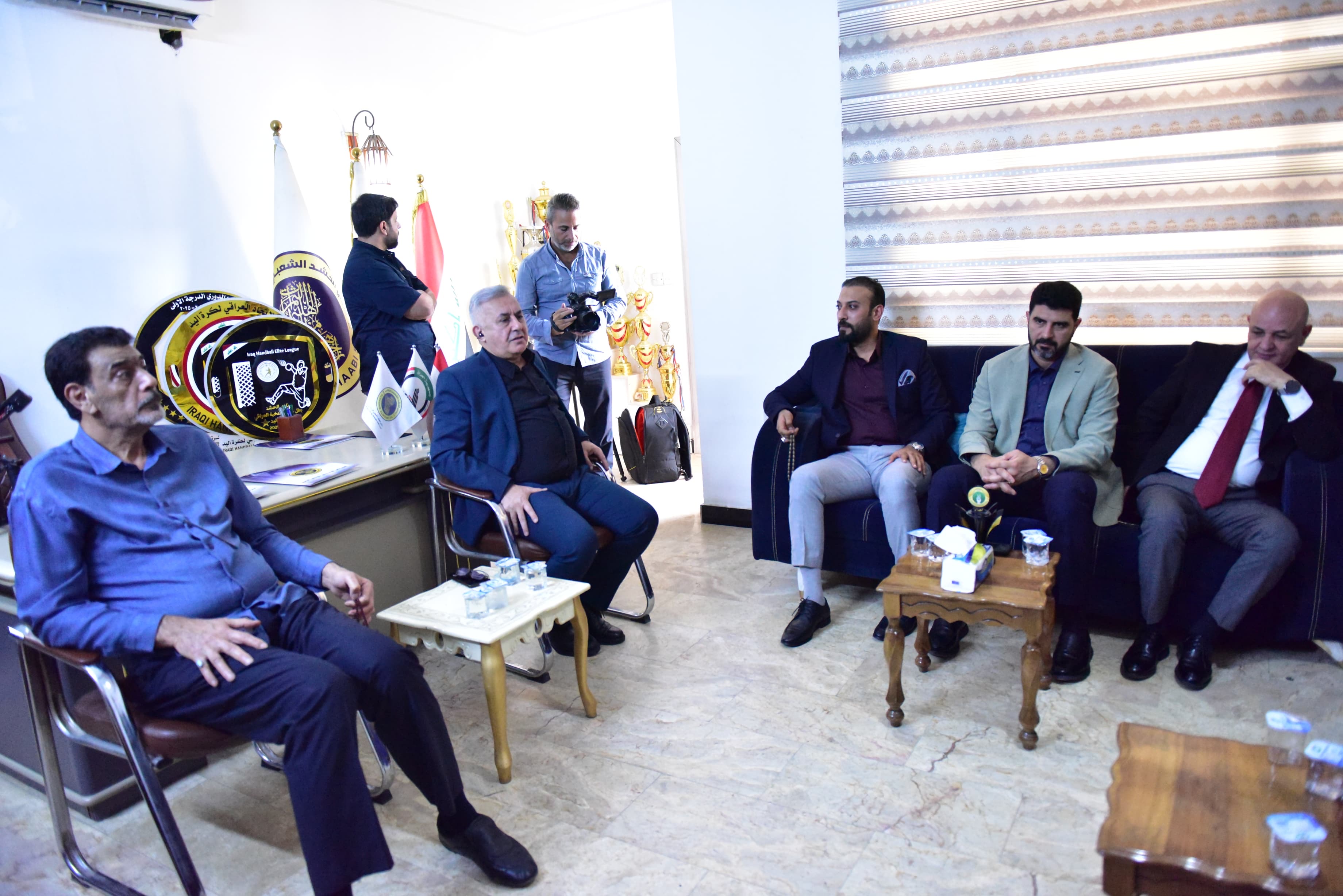 بأجواء ديمقراطية وودية.. الهيئة الإدارية المؤقتة لنادي الحشد الشعبي الرياضي تتسلم مهام عملها - صورة 8