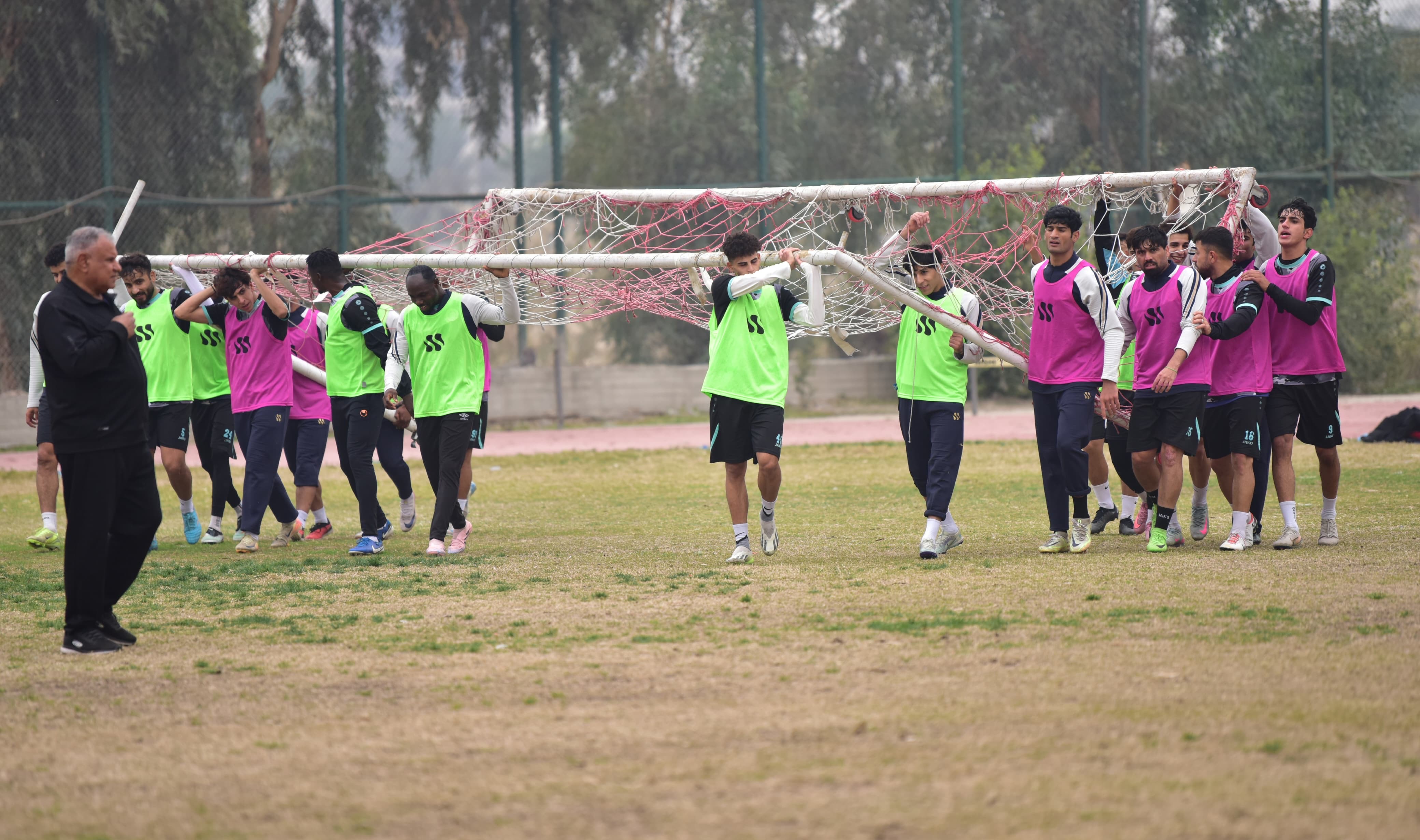 فريق الحشد الشعبي لكرة القدم يواصل التحضير لمباراة الفهد في الدوري العراقي الممتاز لكرة القدم