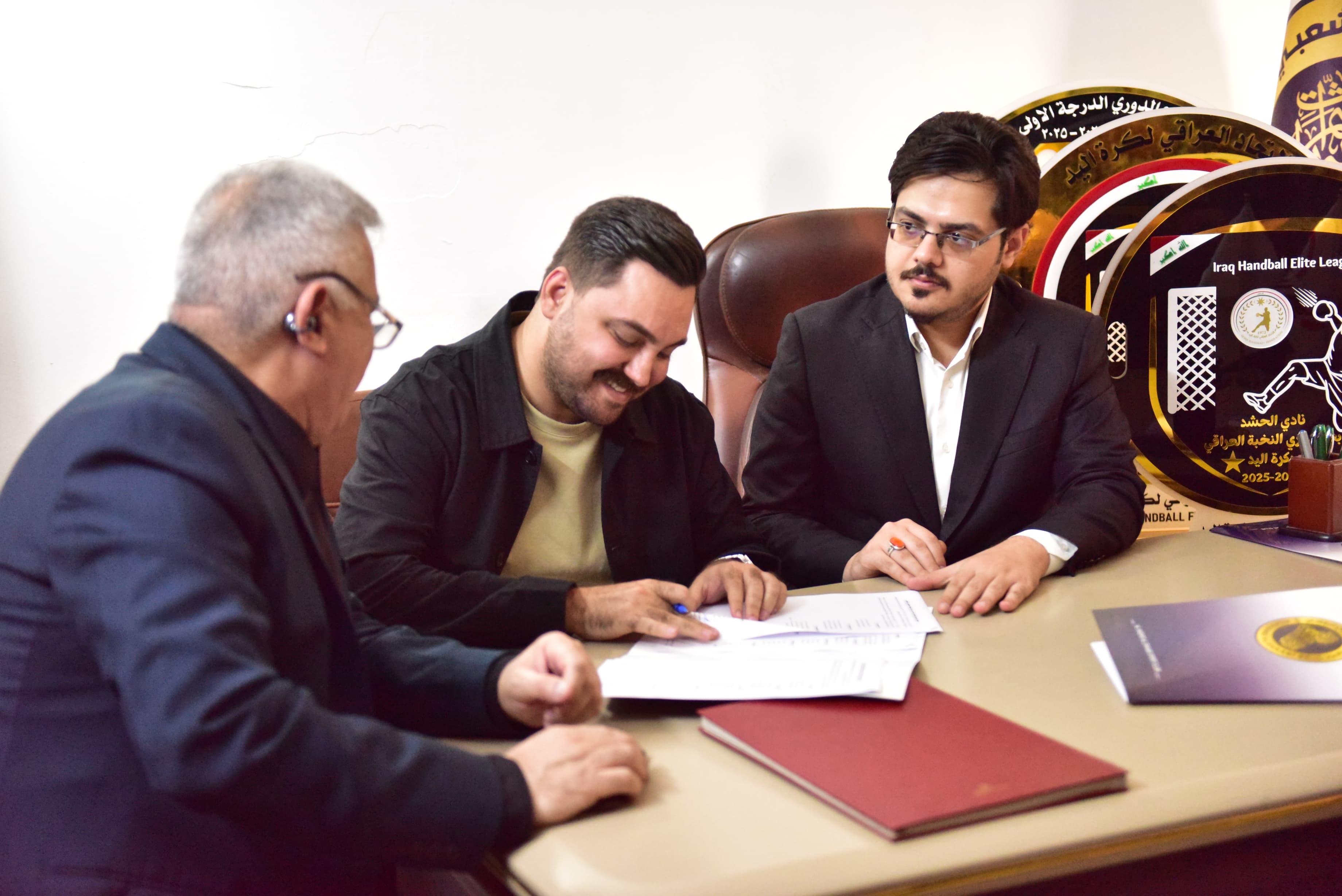 بأجواء ديمقراطية وودية.. الهيئة الإدارية المؤقتة لنادي الحشد الشعبي الرياضي تتسلم مهام عملها
